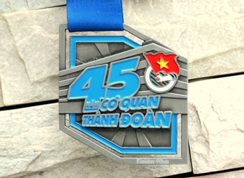 Huy chương 45 Năm Thành Đoàn - Bản Hùng Ca -