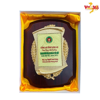 Bảng vinh danh hào kiệt -