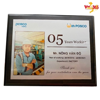 Bảng vinh danh nhân viên đóng góp xuất sắc -