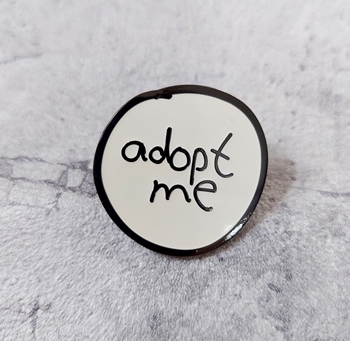 Huy hiệu cài áo số 42 -