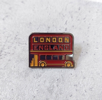 Huy hiệu cài áo số 61 -