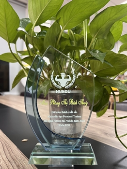 Cup vinh danh NUEDU -
