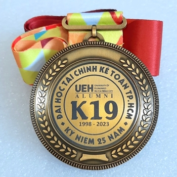 Huy chương khắc laser UEH -