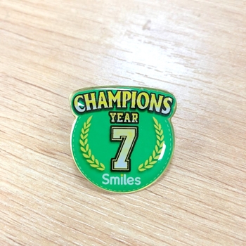 Huy hiệu cài áo số 135 -