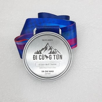 Huy chương khắc laser Đi Cùng Tứn -