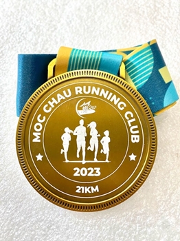 Huy chương khắc laser Moc Chau Running Club -