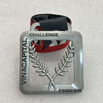 HUY CHƯƠNG VINACAPITAL -