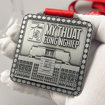 HUY CHƯƠNG ĐẠI HỌC MỸ THUẬT CÔNG NGHIỆP -