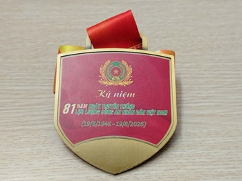 HUY CHƯƠNG 81 NĂM -