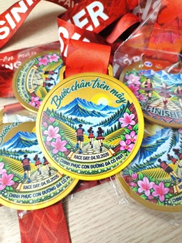 HUY CHƯƠNG BƯỚC CHÂN -