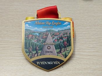 HUY CHƯƠNG LEO NÚI -