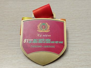 HUY CHƯƠNG 81 NĂM -
